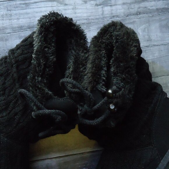 SIZE 7.5. Skechers Australia black knit ankle boots - Picture 12 of 16
